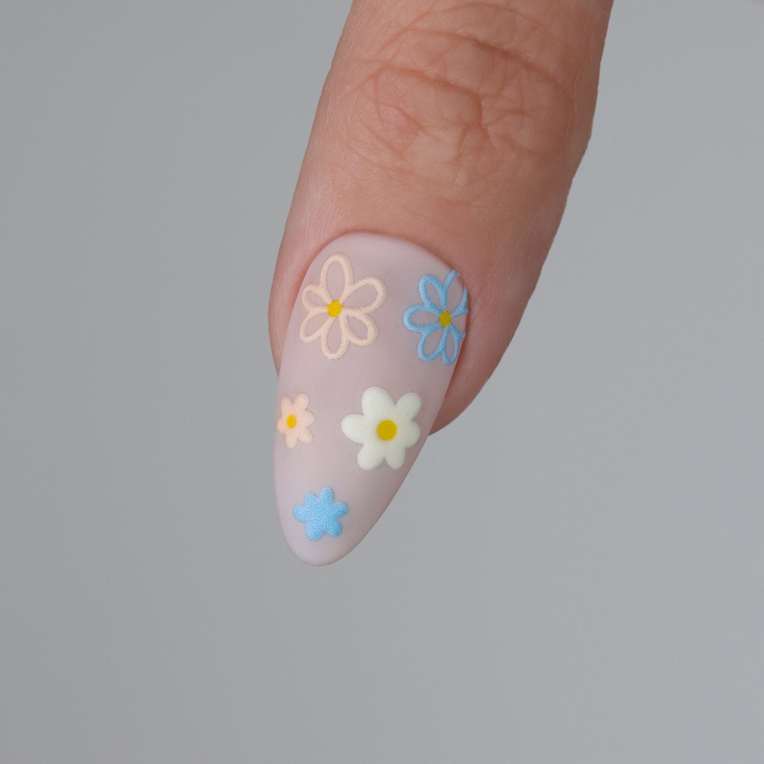 Kynsitarrat 3D, Daisies