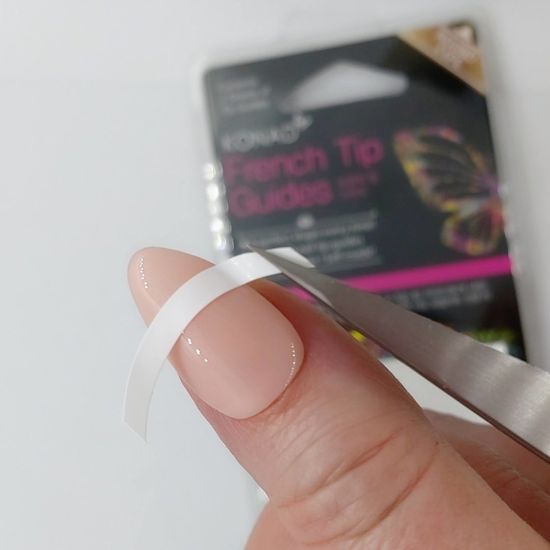 Konad French Tip Guide, Kaareva