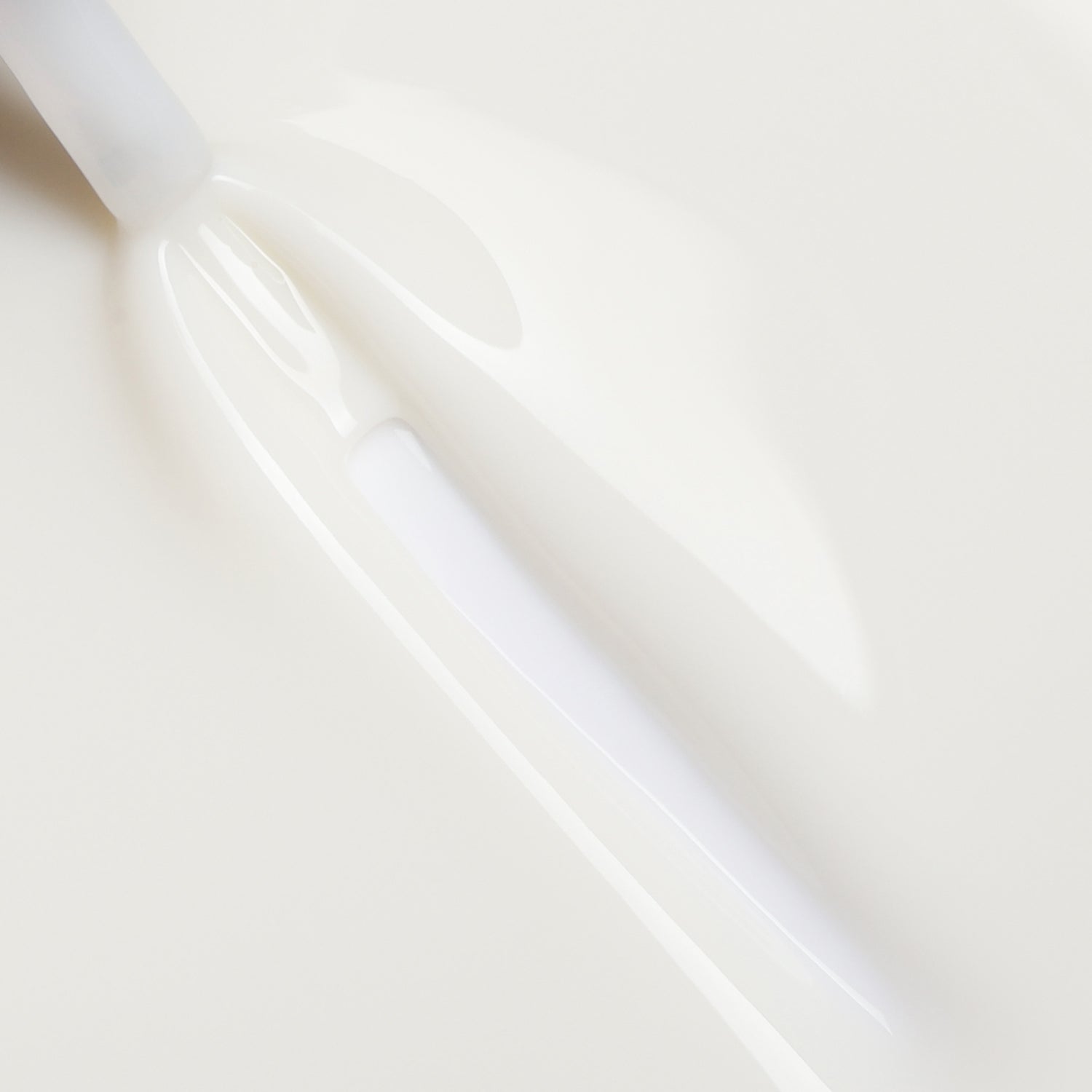 Bluesky Nourishing Rubber Base Geelialuslakka, Graceful White