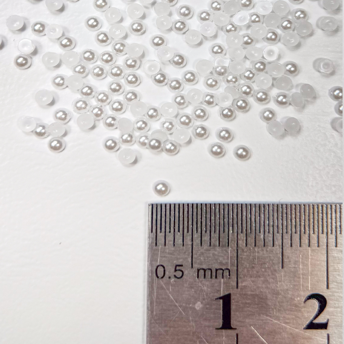 Kynsikoriste, Pearls Valkoinen