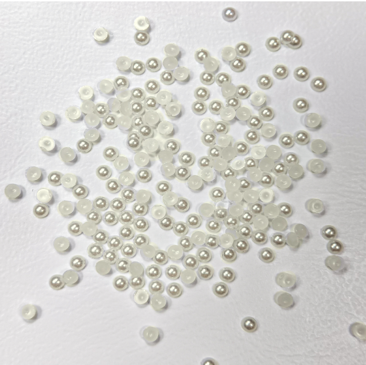 Kynsikoriste, Pearls Valkoinen