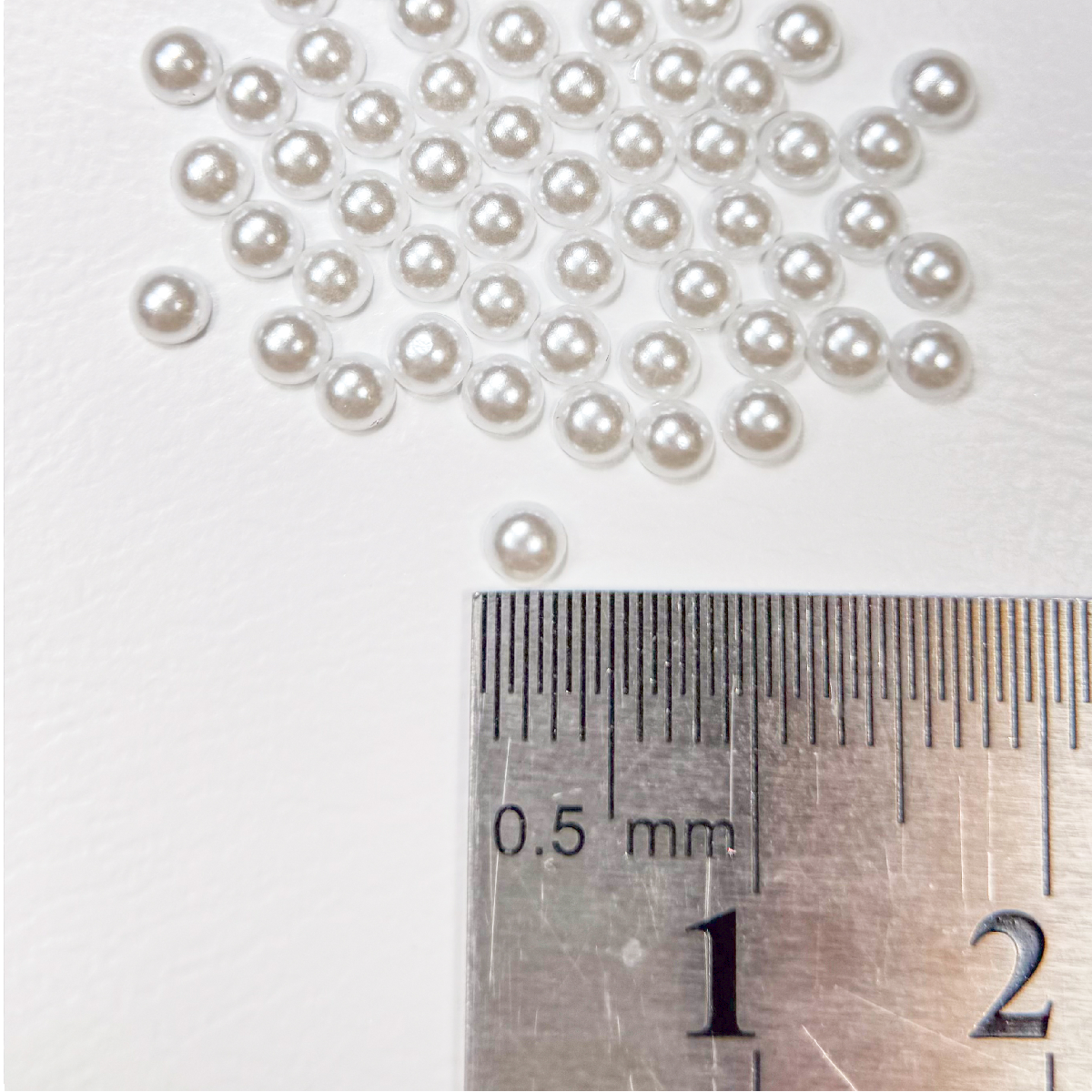 Kynsikoriste, Pearls Valkoinen