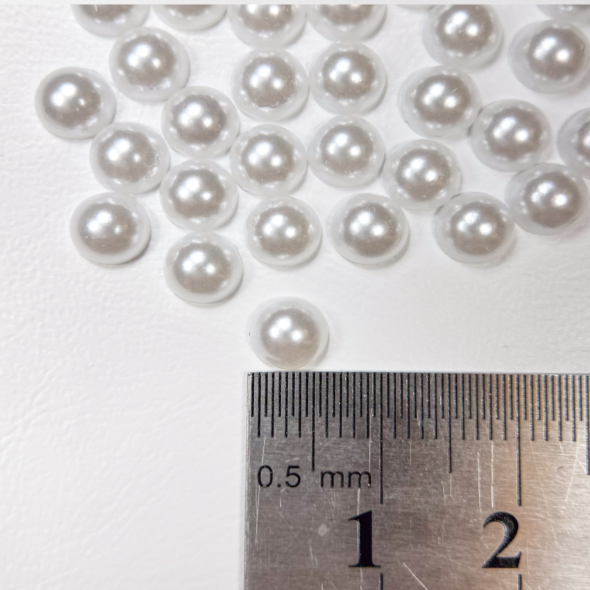 Kynsikoriste, Pearls Valkoinen