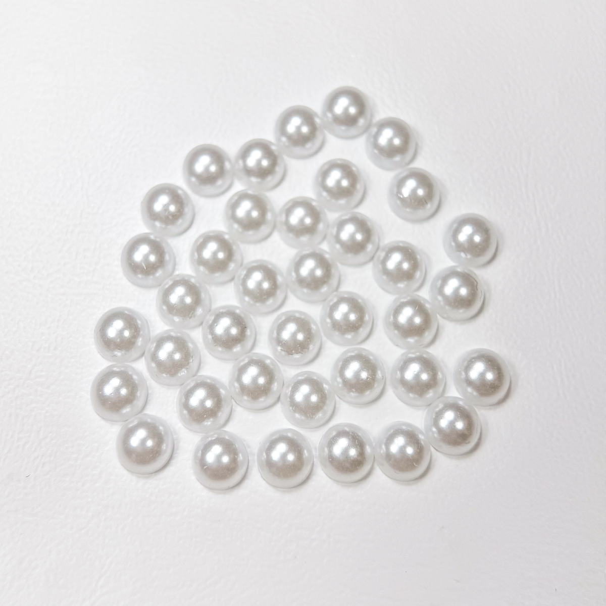 Kynsikoriste, Pearls Valkoinen