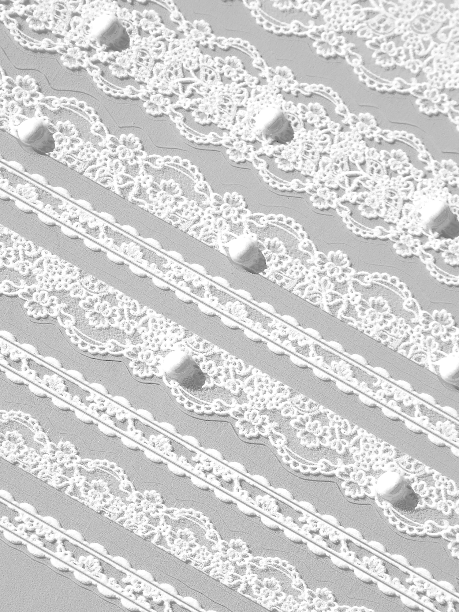 TOMONI Kynsitarrat, Lace