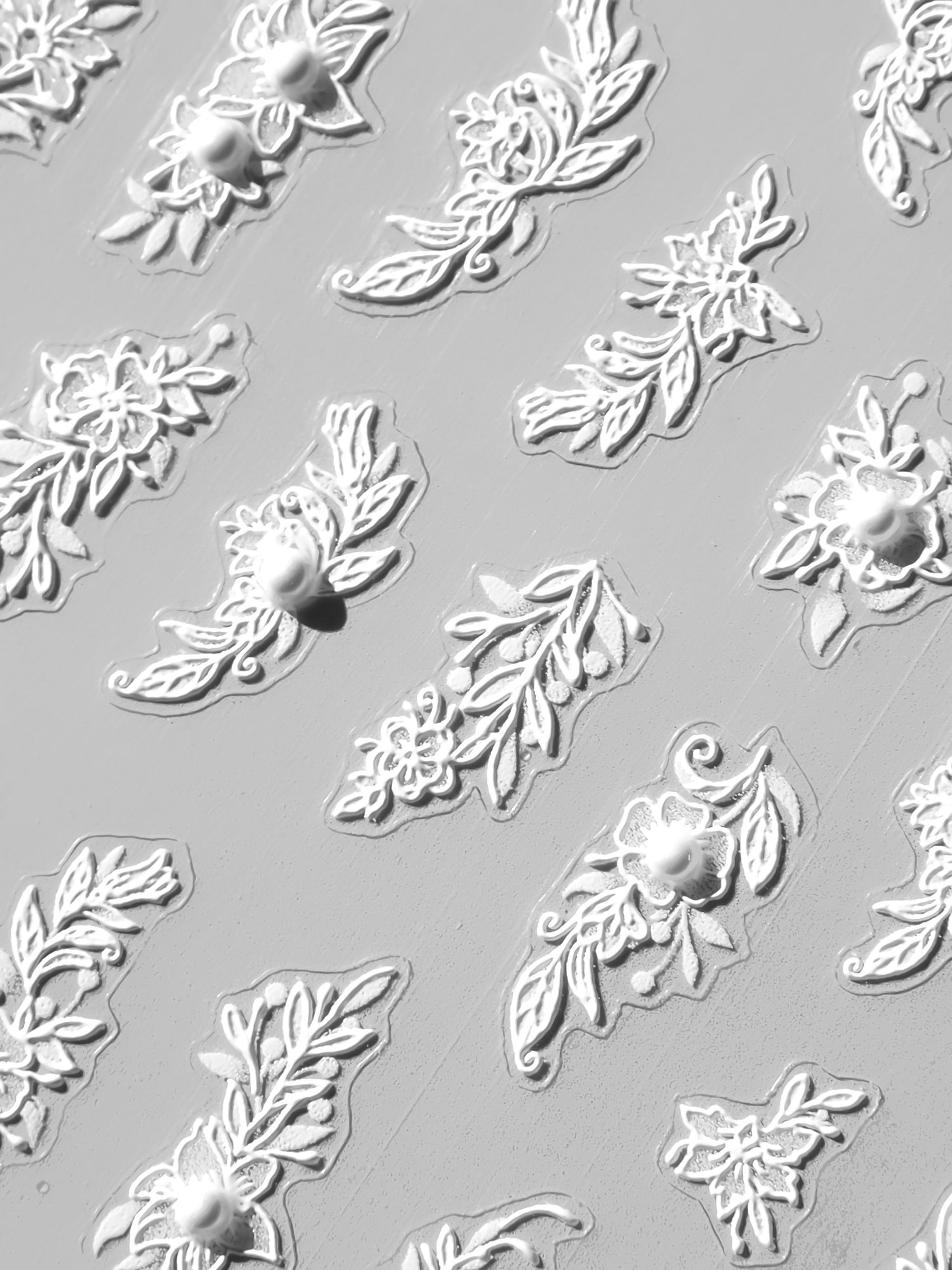 TOMONI Kynsitarrat, Flowers & Pearls